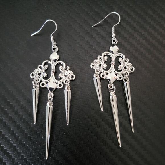 Gothic victorian chandelier earrings with spikes - Picture 1 of 3